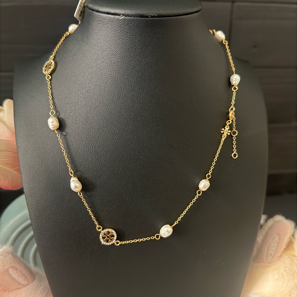 Tory Burch 16 inches logo necklace